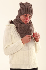 Ältere Frau mit Erkältung - obrazy, fototapety, plakaty
