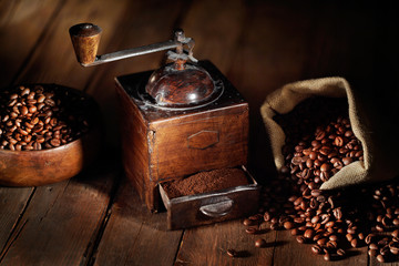 antico macinino da caffè