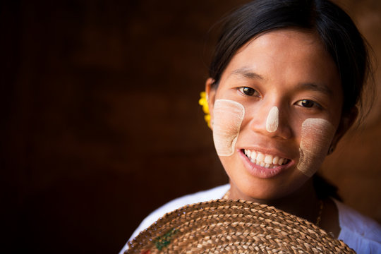 Pretty Myanmar Girl