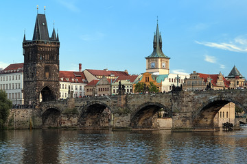 Fototapeta na wymiar Most Karola w Pradze pod koniec letniego dnia