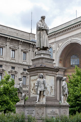 Fototapeta premium Lenoardo Da Vinci statue