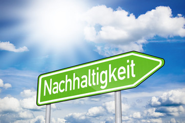 Wegweiser mit Nachhaltigkeit und Sonne