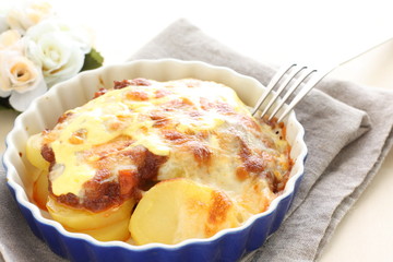 potato and mince gratin
