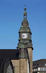 Turm mit Uhr