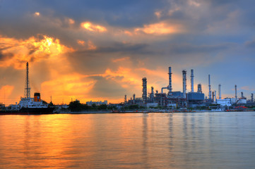 Obraz premium oil refinery