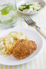 Fried chicken with bulgur and fresh cucumber