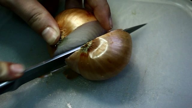 Macarrones Paso7 (cortar cebolla)