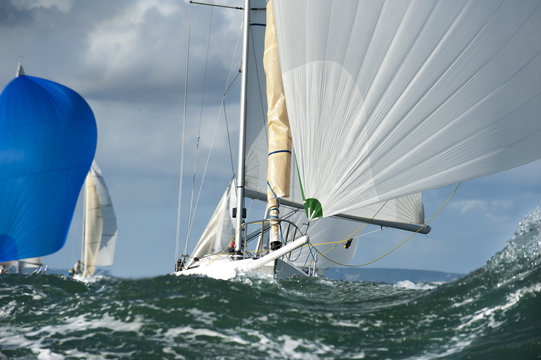Fototapeta yacht in the swell