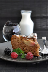 Peach fruitcake with cinnamon