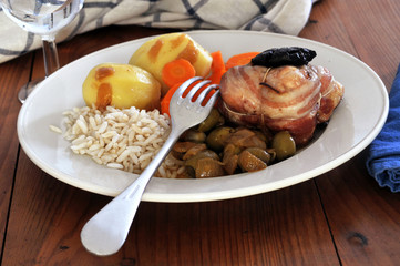 Assiette de paupiette aux pruneaux