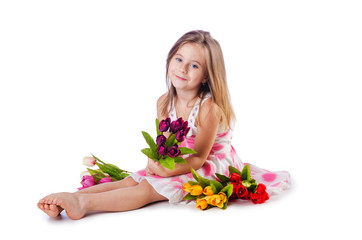 Obraz na płótnie Canvas Cute little girl z kwiatów na białym tle