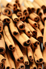 Composition with cinnamon sticks