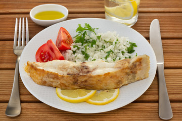 fried fish with rice and lemon
