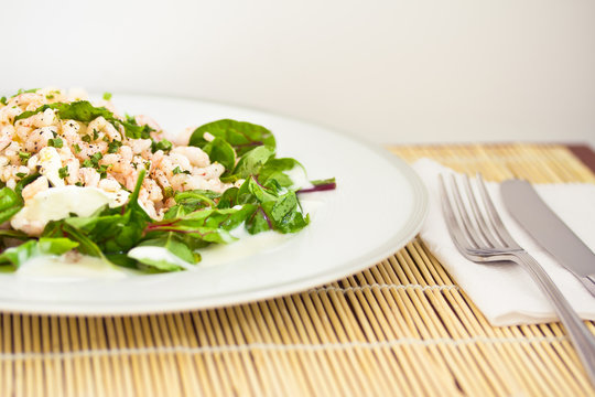 beetroot spinach and prawns, healthy salad