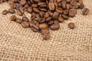 Fototapeta premium Coffee beans on cotton