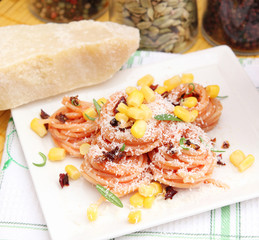 Nudeln mit Tomatensoße