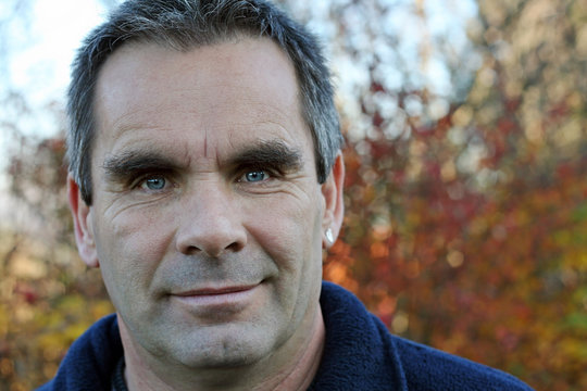 Ein freundliches m&auml;nnliches L&auml;cheln