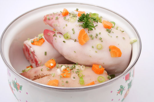 Schweinef&uuml;sse