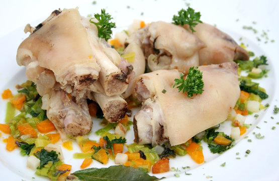 Schweinef&uuml;sse
