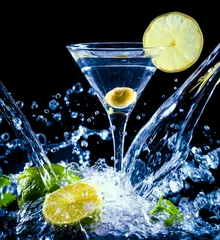Foto auf Acrylglas Spritzendes Wasser frischer Cocktail