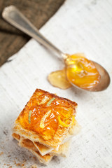 Quittengelee auf Toast