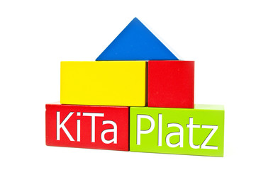 Holzbaukl&ouml;tze mit KiTa-Platz