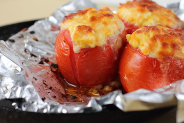 Delicious baked tomatoes with cheese