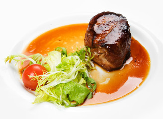 Filet mignon with vegetables