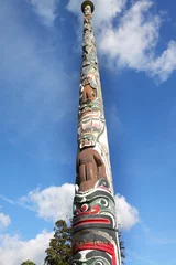Papier Peint photo Lavable Indiens Totem Pole à Windsor Great Park en Angleterre