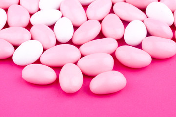 Obraz na płótnie Canvas pink and white whole chocolate dragees