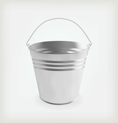 Metallic bucket © rulizgi