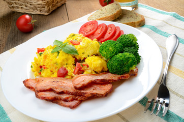 Scrambled eggs with bacon
