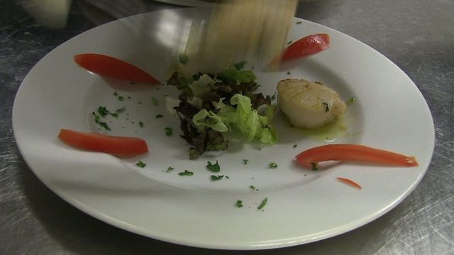 dressage d'une assiette de coquilles st jacques