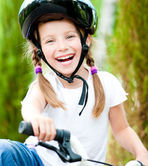 Fototapeta na wymiar dziewczyna na rowerze