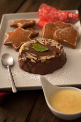 Fototapeta na wymiar Schokoladenpudding zu Weihnachten