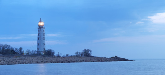 Naklejka premium Sea and coast during sundown. Natural composition