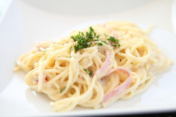 spaghetti white sauce with ham