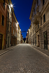 Fototapeta na wymiar Matelica, Corso Vittorio Emanuele na zmierzchu