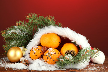 Fototapeta na wymiar Skład Boże Narodzenie z pomarańczy i jodły w Santa Claus