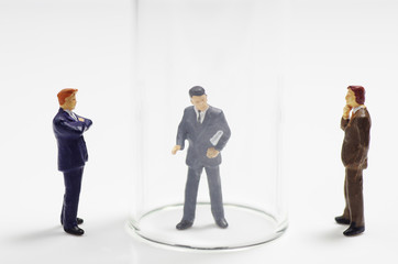 Fototapeta premium ショーケースのビジネスマン