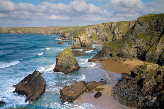 File:Steep steps to Bedruthan Beach - geograph.org.uk - 1013897.jpg -  Wikimedia Commons