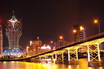 Obraz premium Macao cityscape with famous landmark of casino skyscraper and br