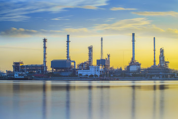 Obraz premium Refinery industrial plant