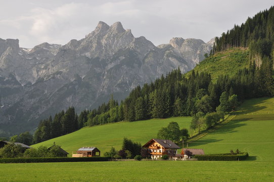 H&auml;user bei Werfenweng mit Eiskogel