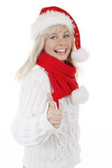 Lachende Frau mit Nikolausmütze und Daumen nach oben