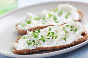 Sandwiches with soft cheese