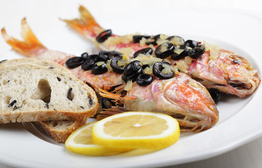 Baked goatfishes with olives