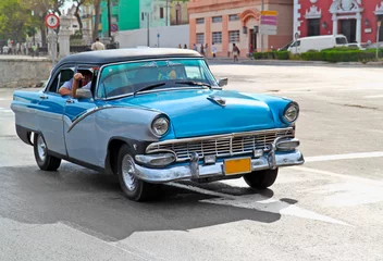 Deurstickers Cubaanse oldtimers Amerikaanse klassieke auto& 39 s in Havana.