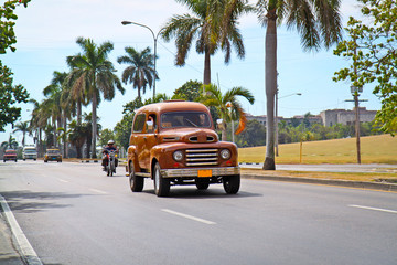 Voitures classiques américaines à La Havane.