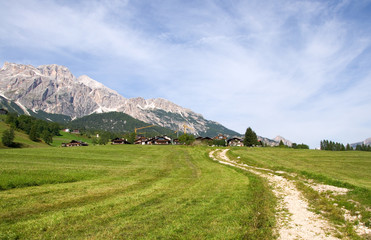 Fototapeta na wymiar Mortisa piękne Cortina d'Ampezzo - Dolomity - Alpy